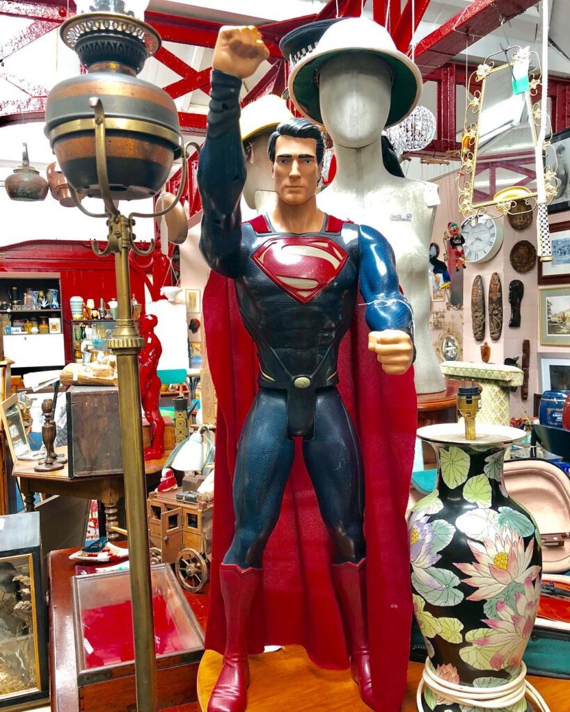 escultura superman