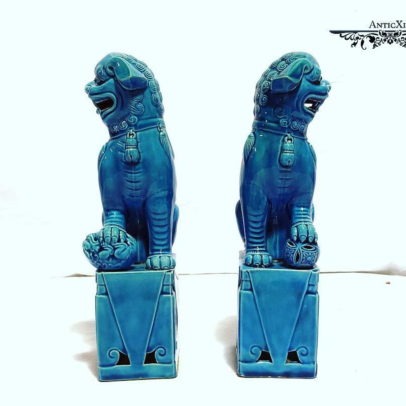 dos figuras azules