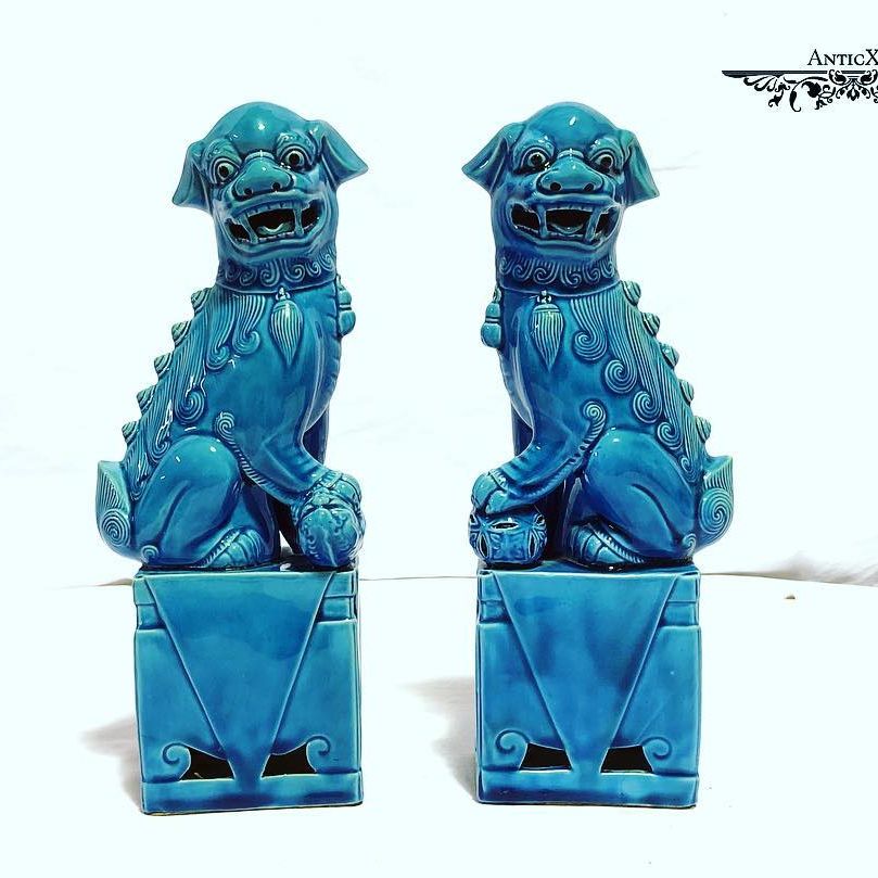 dos figuras azules