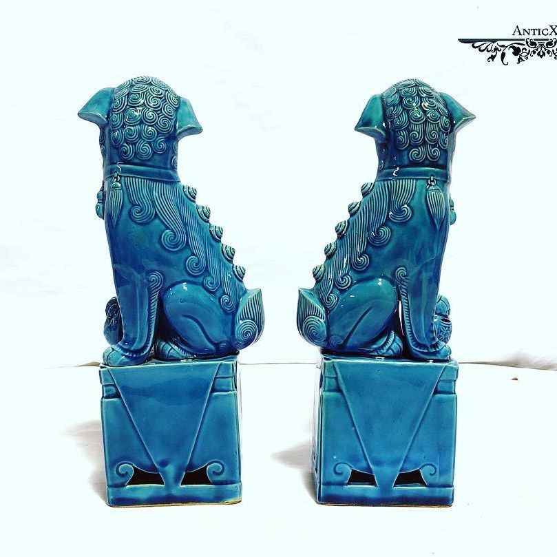 dos figuras azules